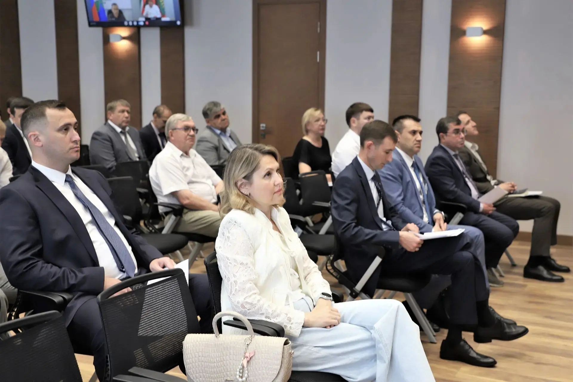 ✅В Татарстане обсудили подготовку к отопительному сезону 2026/2027 года

В Минстрое Республики Татар