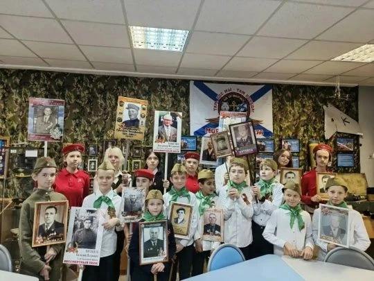 «Течёт река Бессмертного полка...» 6 мая в музее гимназии 95 «Ратная слава России» прошла трогательн