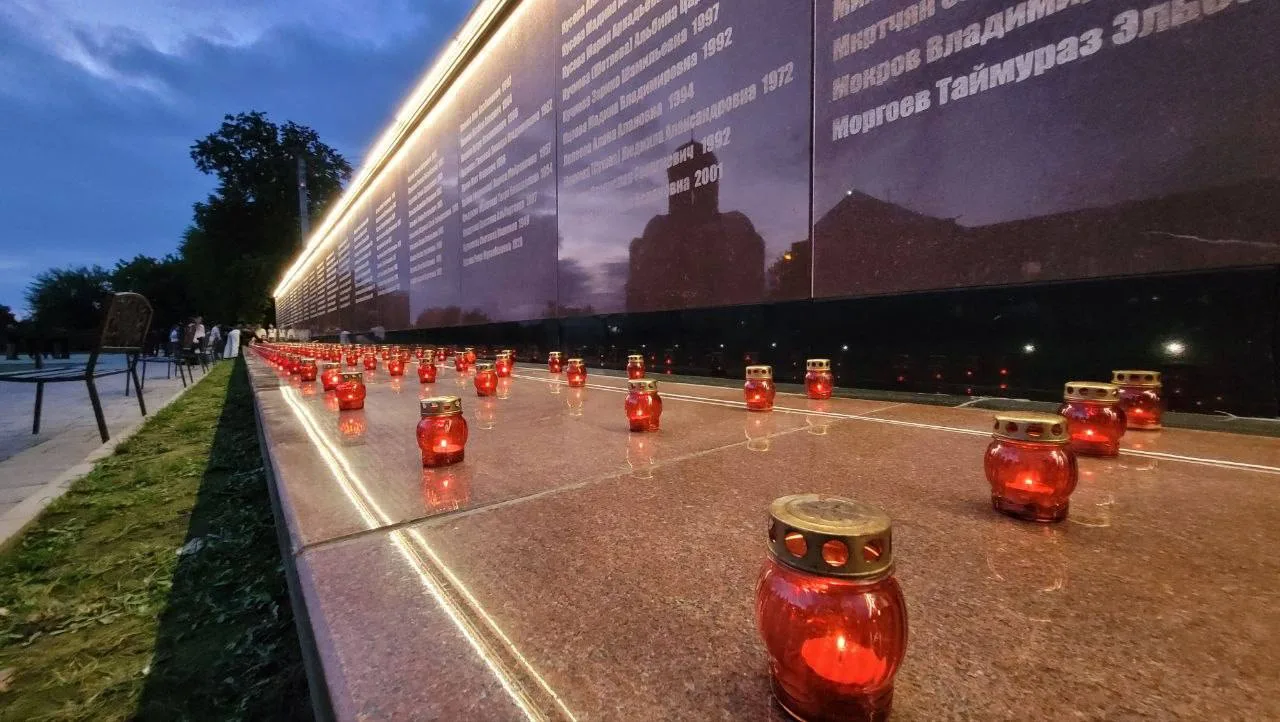 🕯️В Беслане в 22-й раз зажгли 334 свечи в память о жертвах теракта