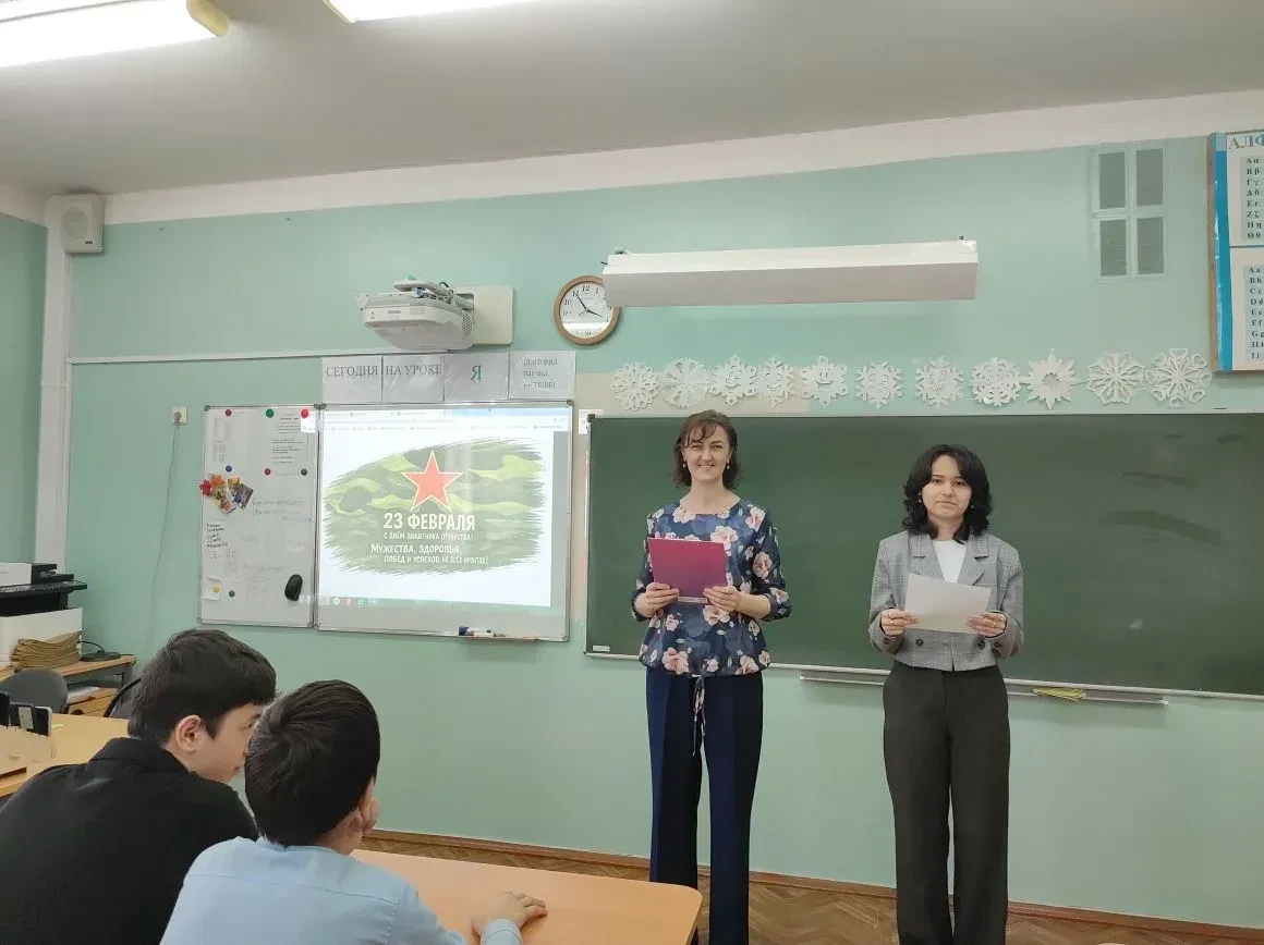 27 февраля в 7В классе прошло КТД "А ну-ка, мальчики!", посвящённое Дню Защитника Отечества.   2 ком