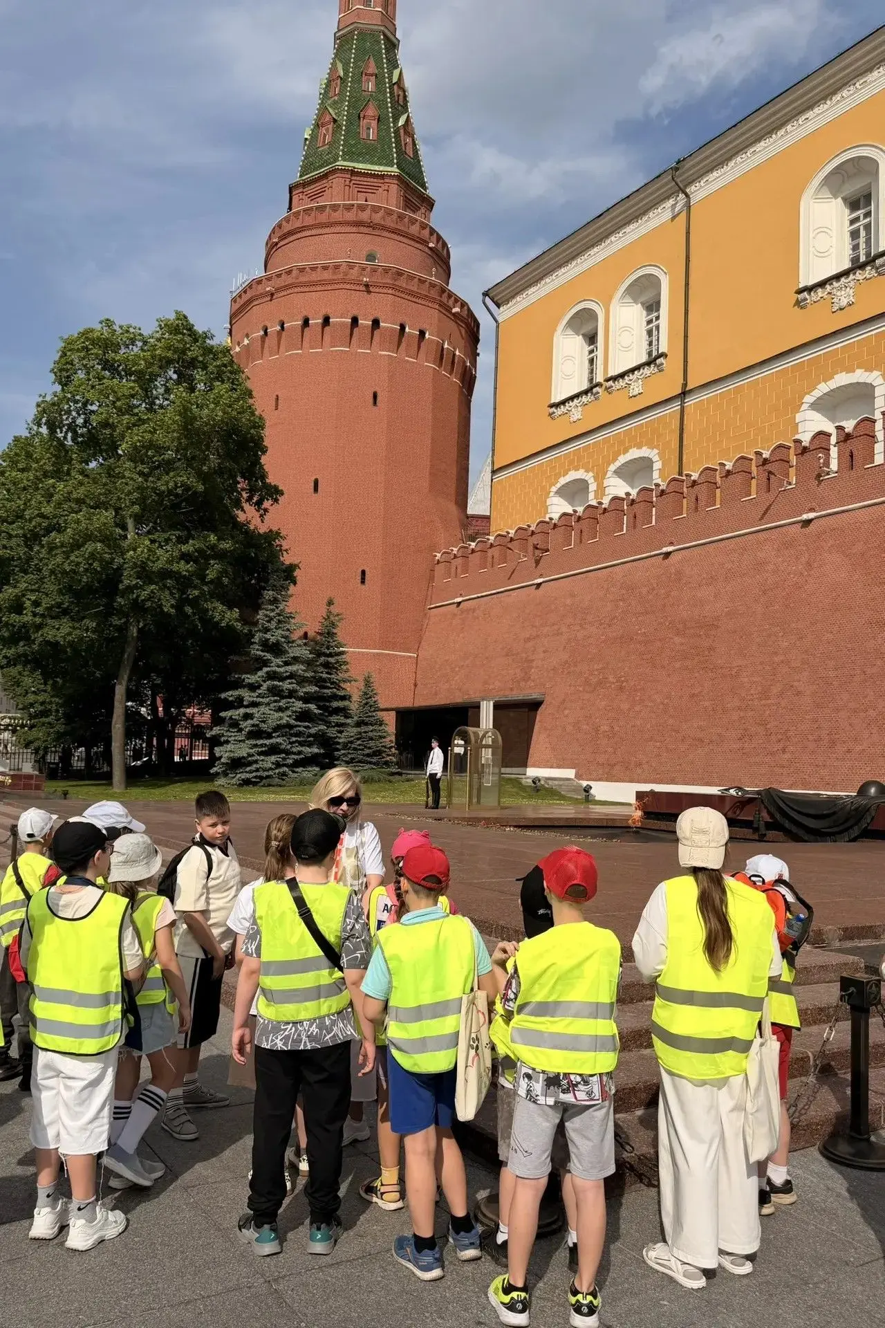 🏛️ Экскурсия по Красной площади — лучшее завершение учебного года!  📚 Вот и подошёл к концу ещё один