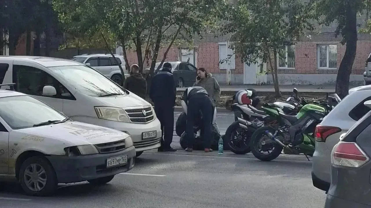 ДТП на улице Мира: автомобиль сбил мотоциклиста