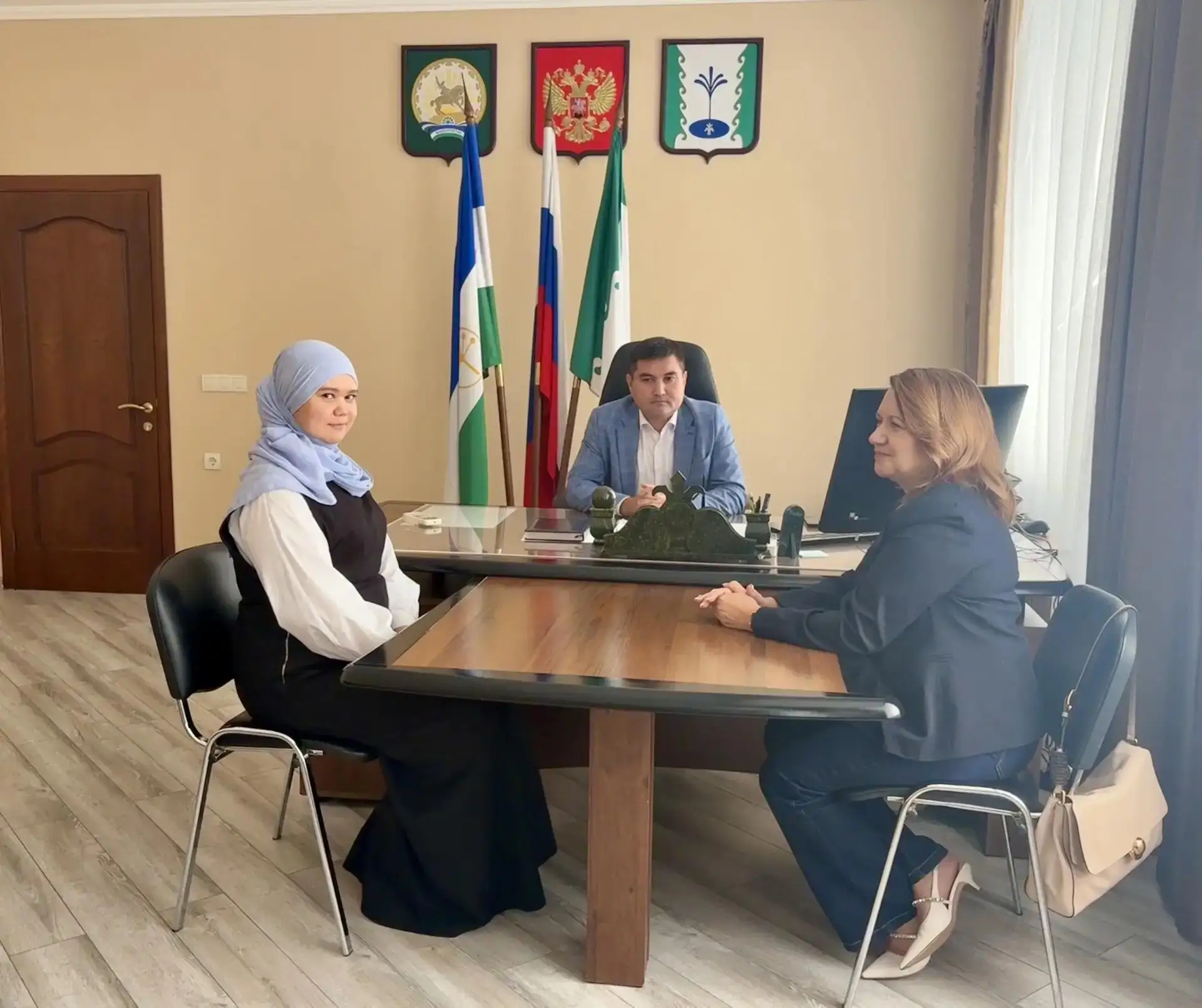 В нашем районе приступила к работе новый нотариус — Гузаирова Айгуль Борисовна. Её пред...