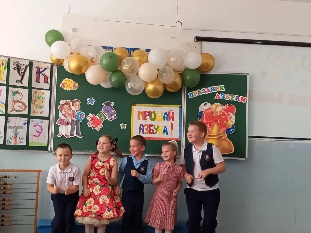 🎉 Прощание с Азбукой: первый важный шаг в мире знаний! 📚✨