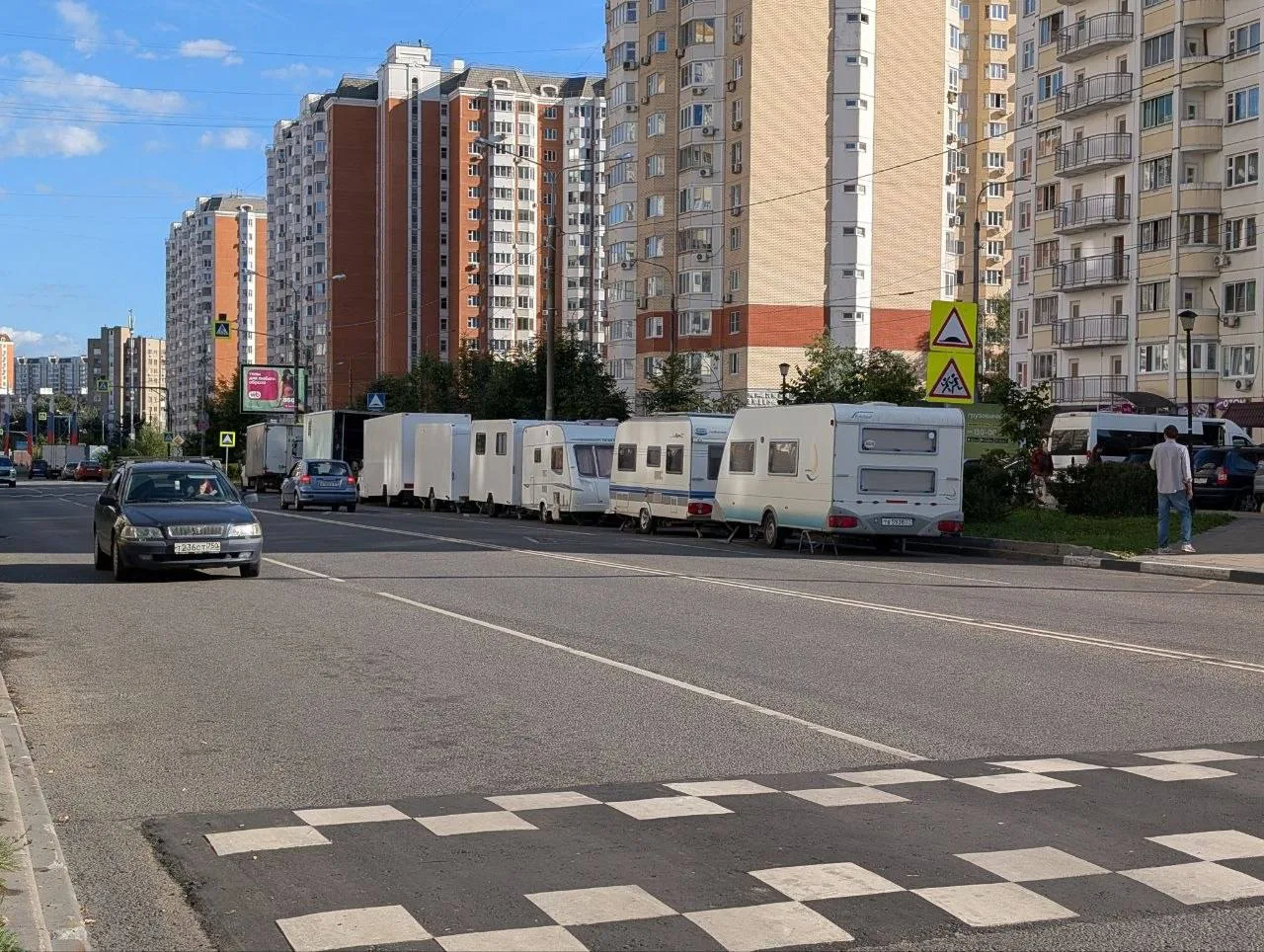 Опять сериал снимают в Люберцах.