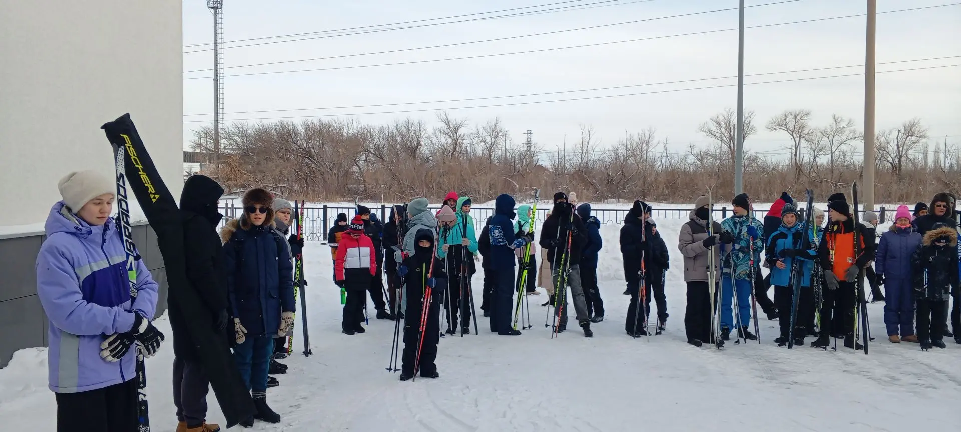 Сегодняшняя #лыжняРоссии в нашей школе была настоящим праздником спорта!  Хоть погода была прохладно