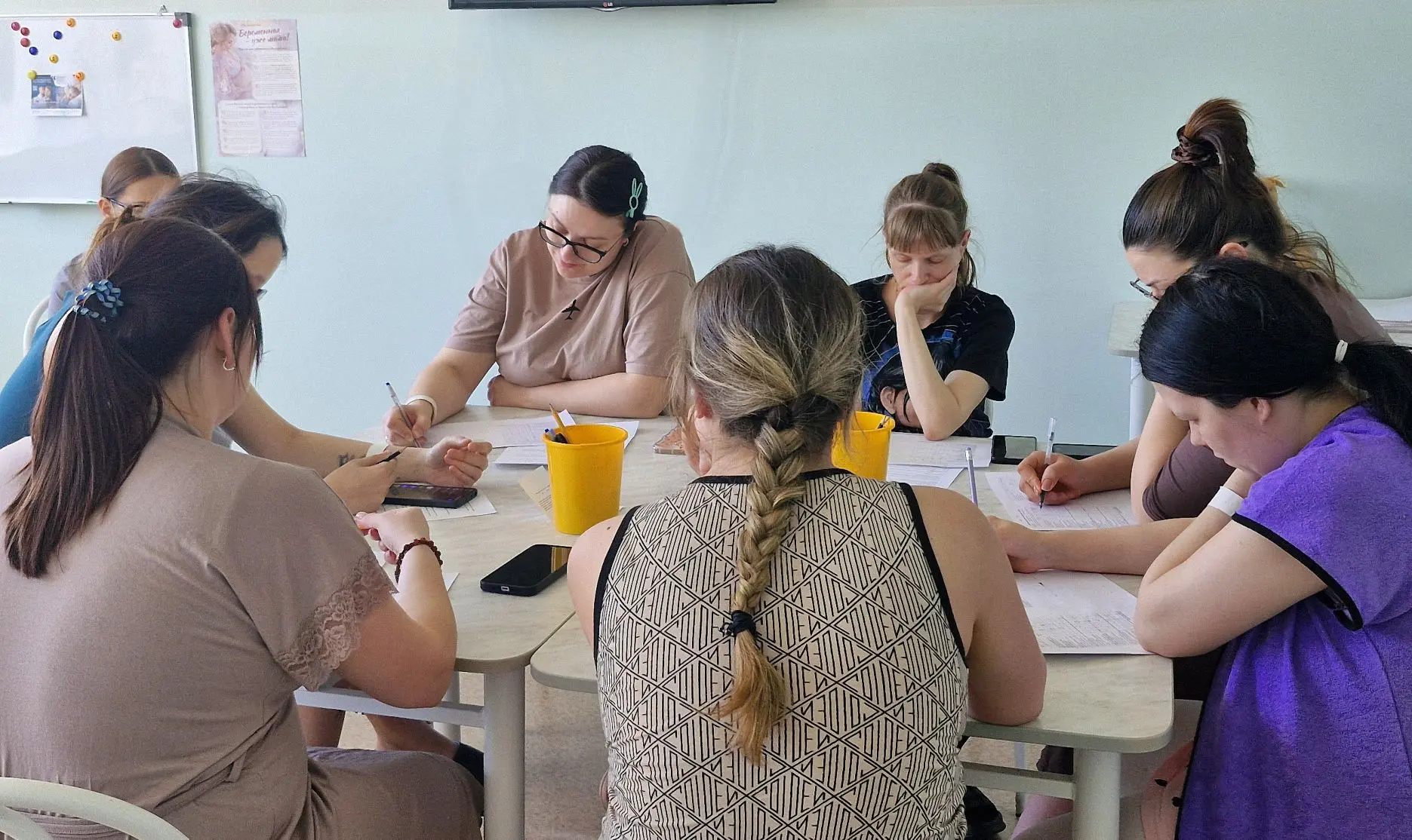 🙏Профилактика послеродовой депрессии: практические советы для будущих мам обсудили в «Школе матерей»