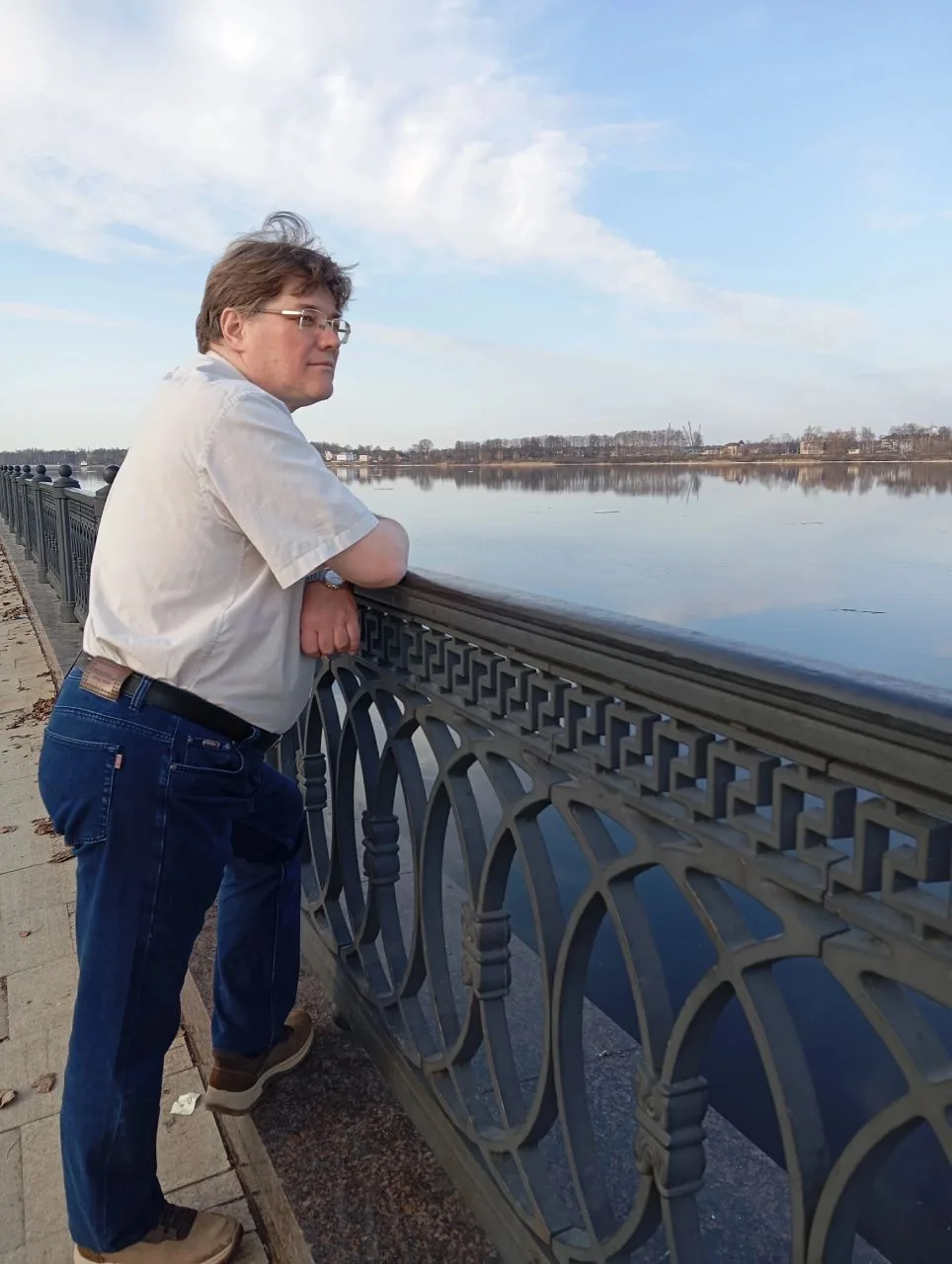 От всей души поздравляем нашего замечательного тьютора, Алексея Николаевича Хрусталёва, с днём рожде