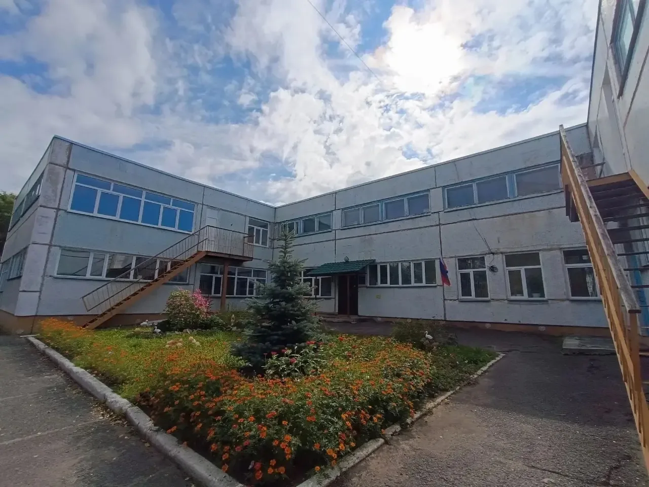 Провел техническое совещание с подрядчиком в детском саду №58 в Бачатском
