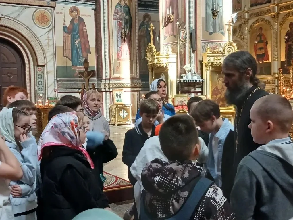 В рамках реализации учебного курса по предмету Основы православной культуры ученики 4а и 4б совместн