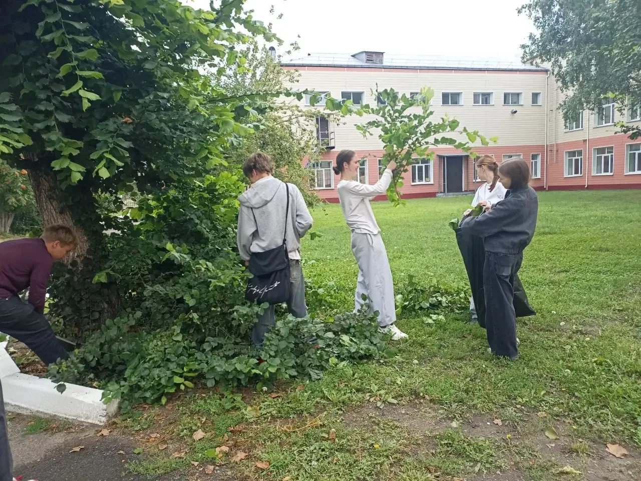 🌿 Наш школьный трудовой отряд – это не просто работа, а маленькое чудо! ✨
