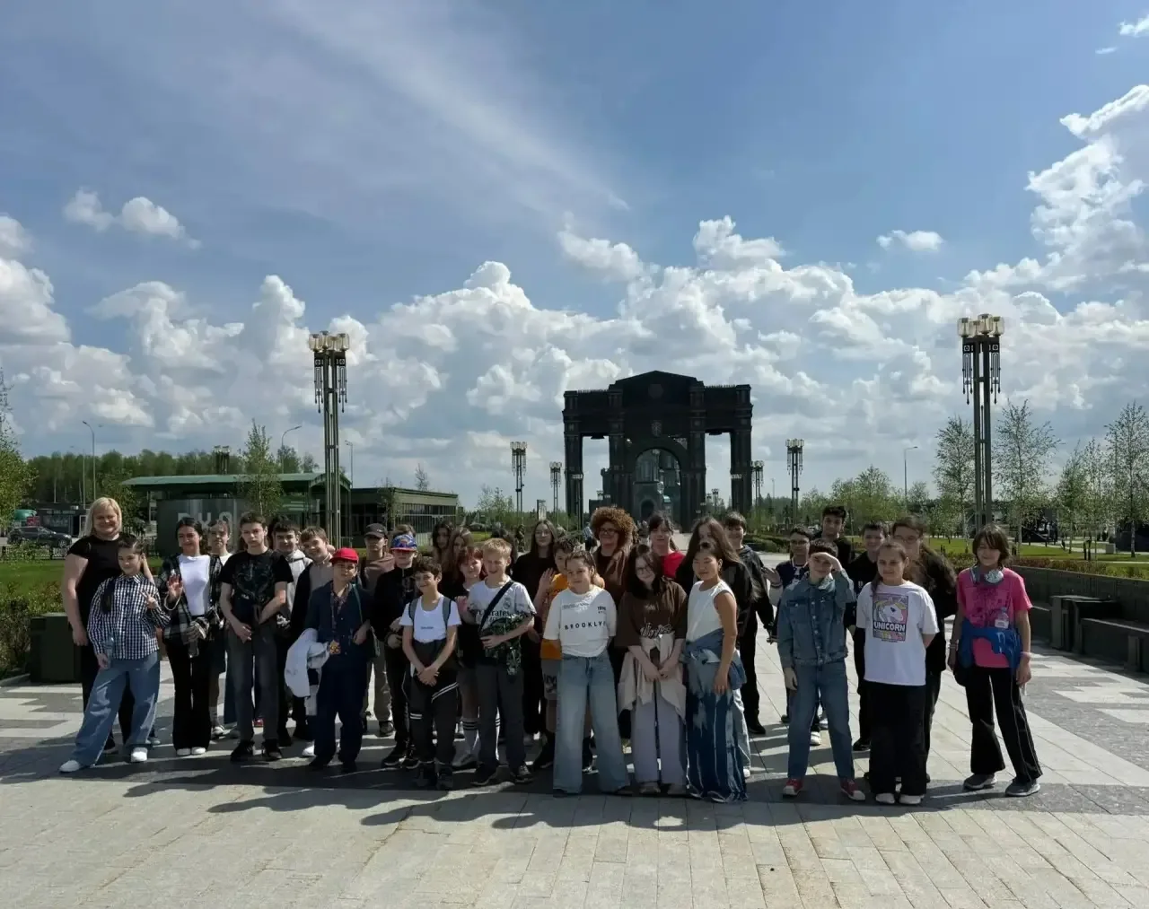 Ученики 5 “Б” и 5 “М” классов совершили незабываемое путешествие в Парк «Патриот», расп...