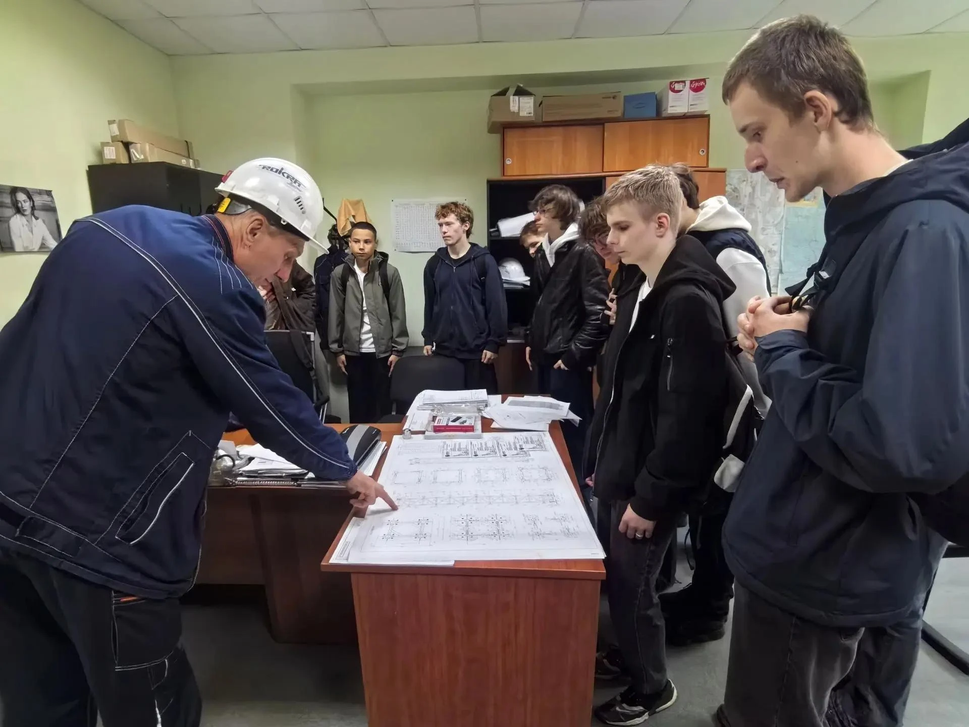 Сварка — дело серьезное: первокурсники посетили Сыктывкарский металлообрабатывающий завод.