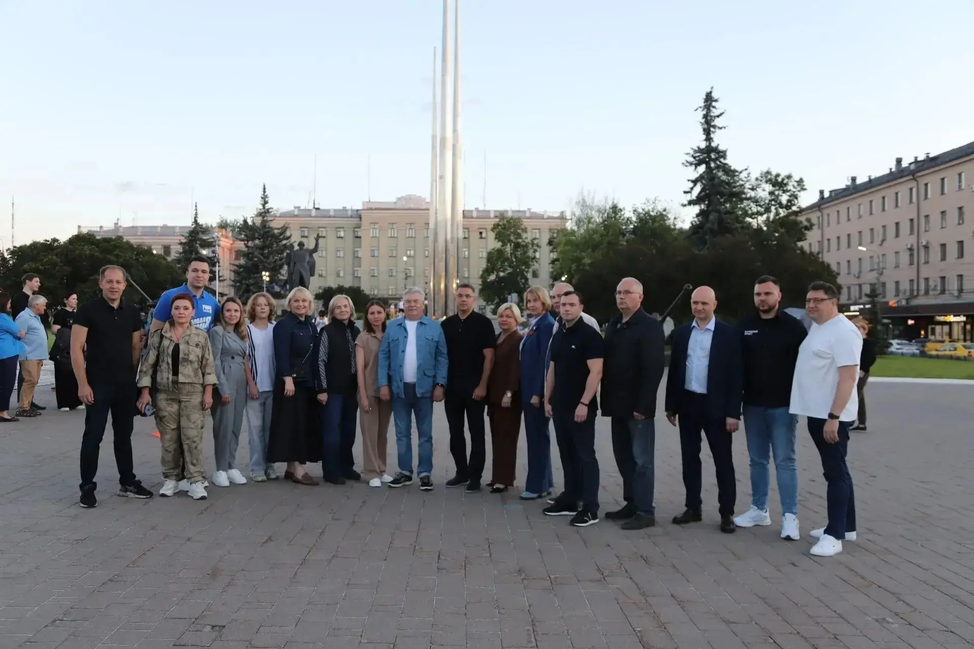 Алексей Эрк и депутаты гордумы приняли участие в акции "Огненные картины войны"

В преддверии Дня па