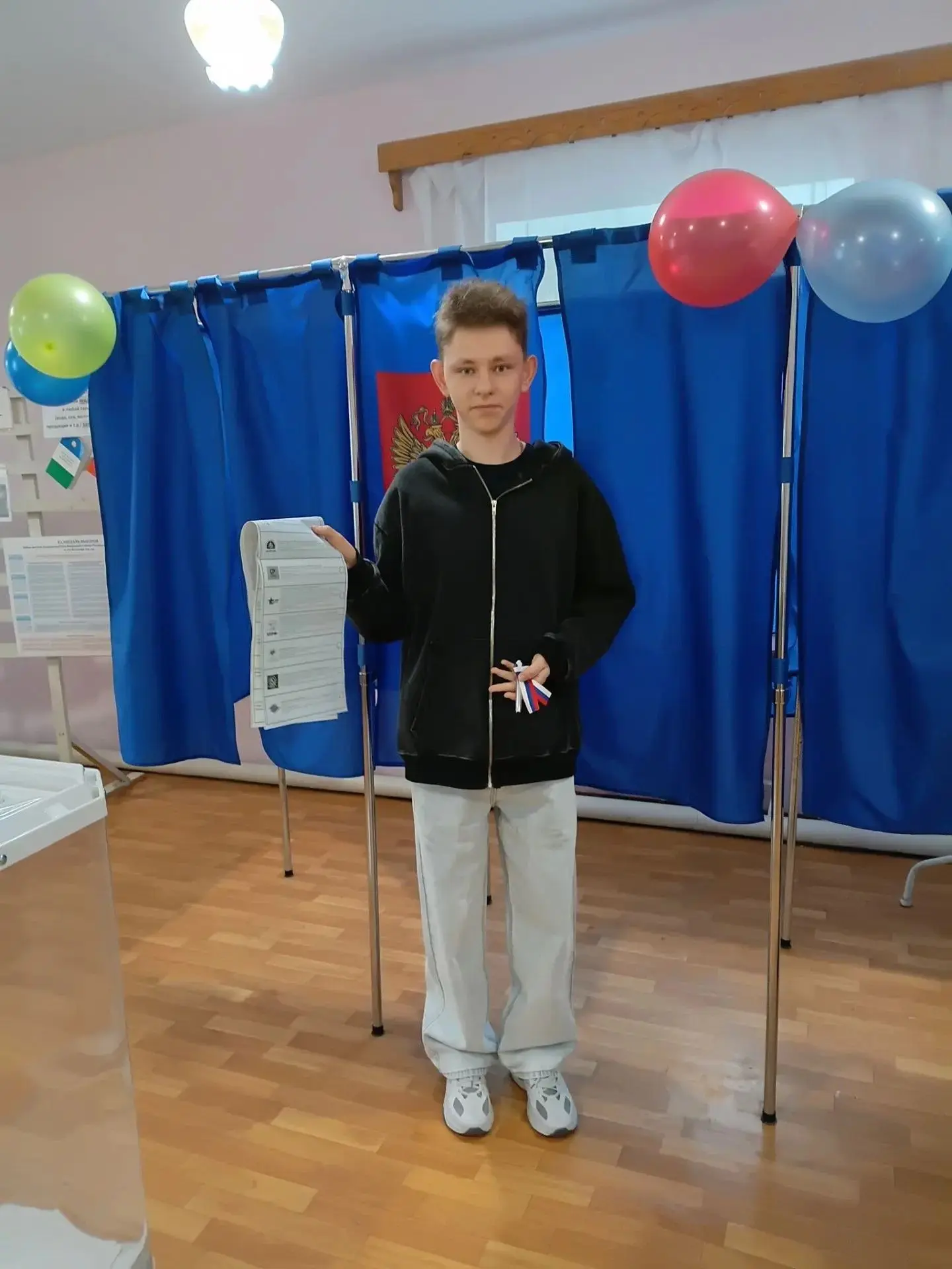Делимся с вами фотографиями самых первых и кто впервые пришёл голосовать в нашем районе...