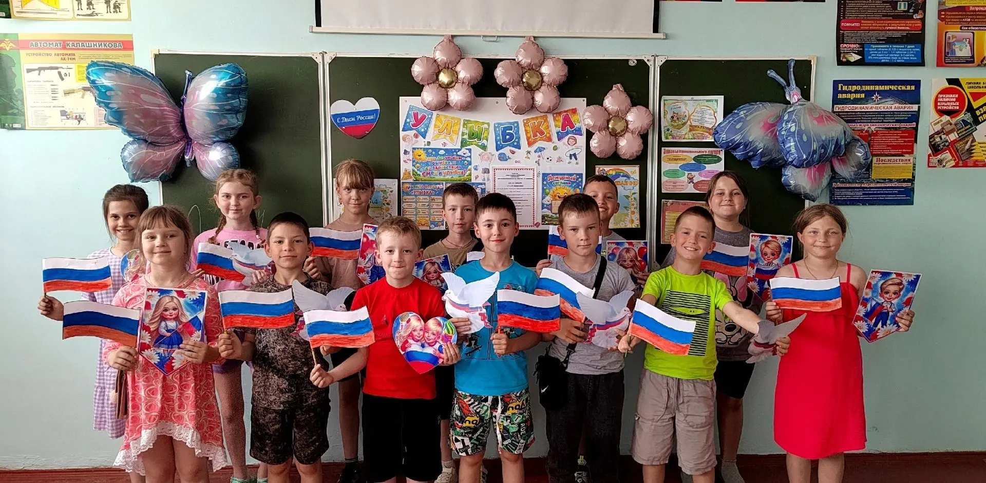 В преддверии Дня России активисты «Движения Первых» в Новобезгинской школе дали старт т...
