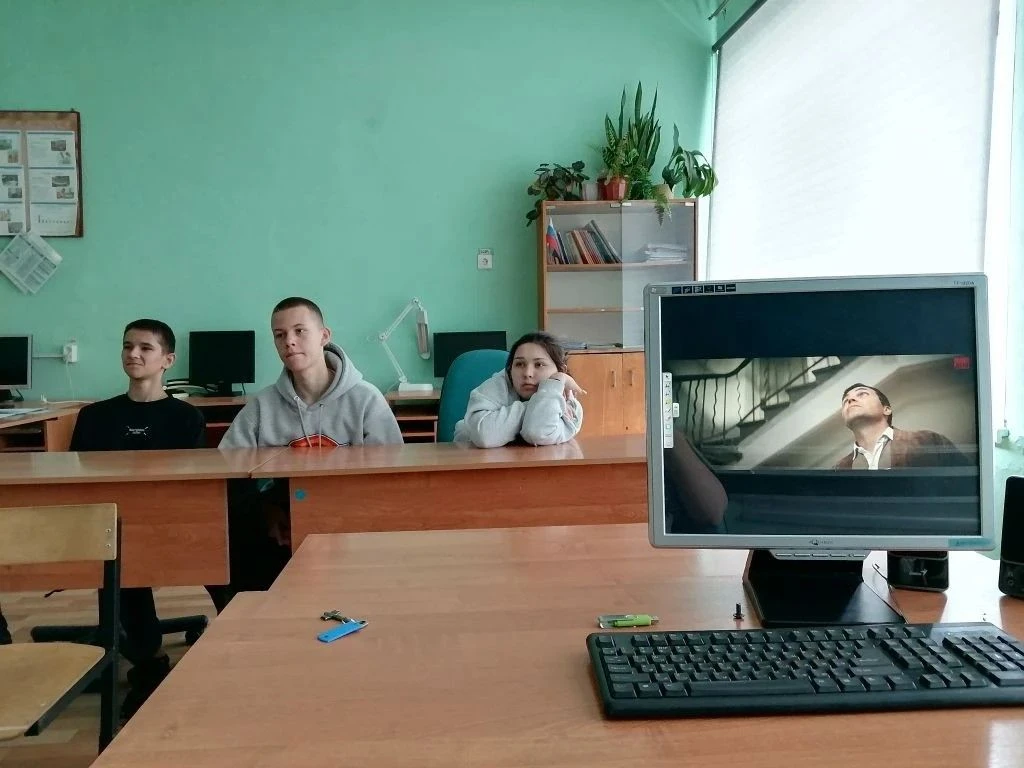 «Вместе против наркотиков»: кинолекторий о вреде вредных привычек прошёл для воспитанников ЛТО 💬   