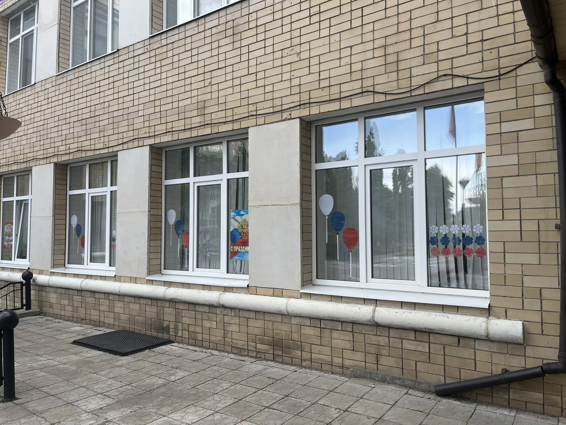 🇷🇺 Всероссийская акция «Окна России» 🇷🇺 
 
12 июня мы отмечаем важнейший государственный праздни