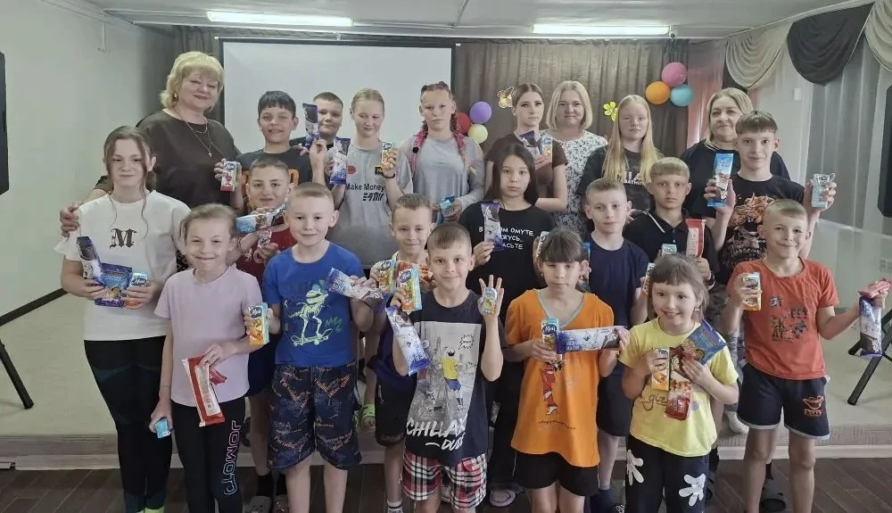 В День защиты детей воспитанников СРЦН пришли поздравить специалисты органов опеки горо...
