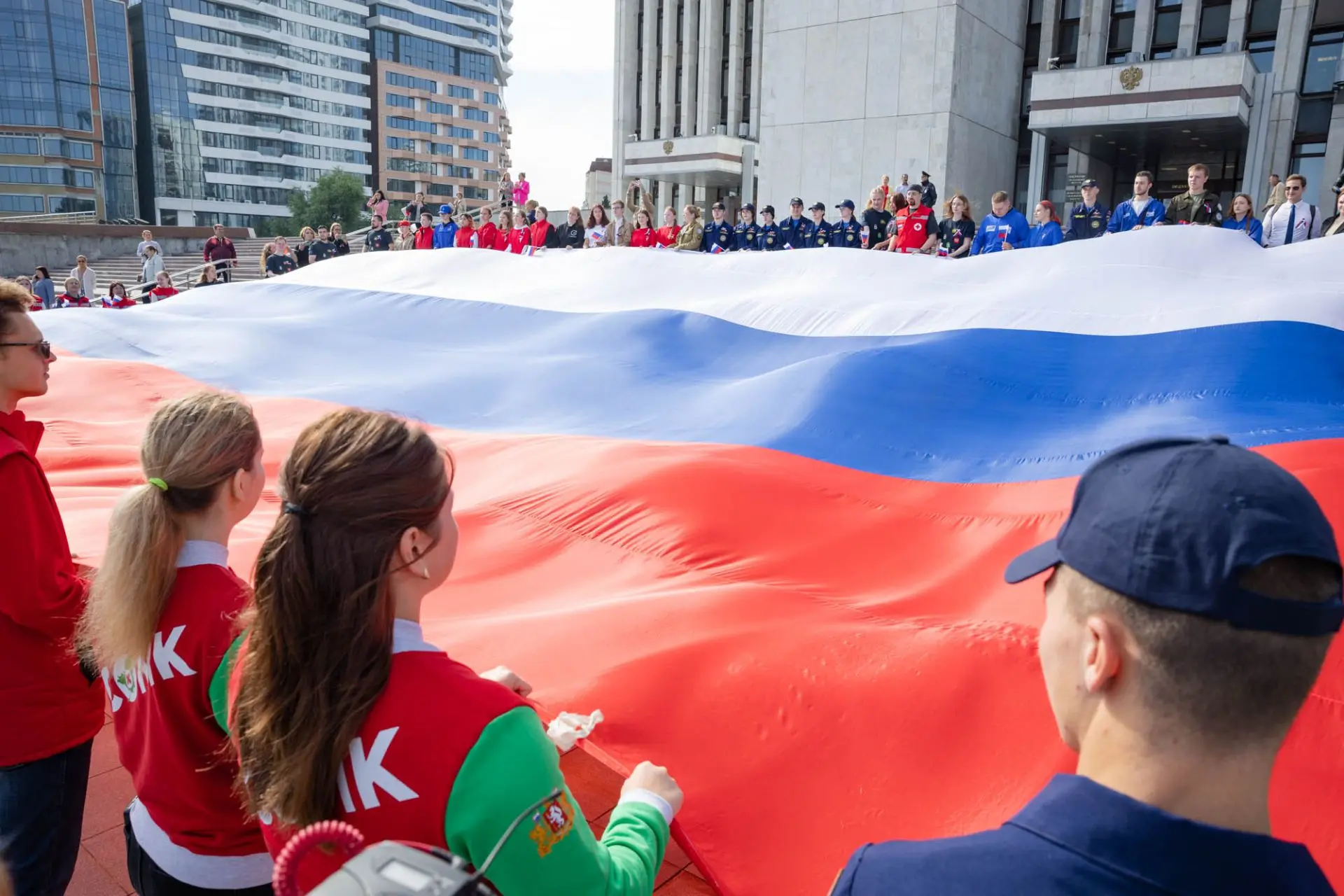 Дорогие друзья, земляки! Сердечно поздравляю вас с Днём России – праздником, который об...