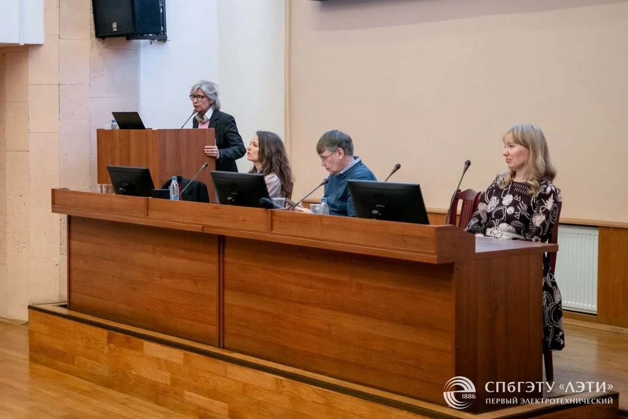 Актуальные проблемы языкознания обсудили на всероссийской конференции в ЛЭТИ  📚 В юбилейном году (ме