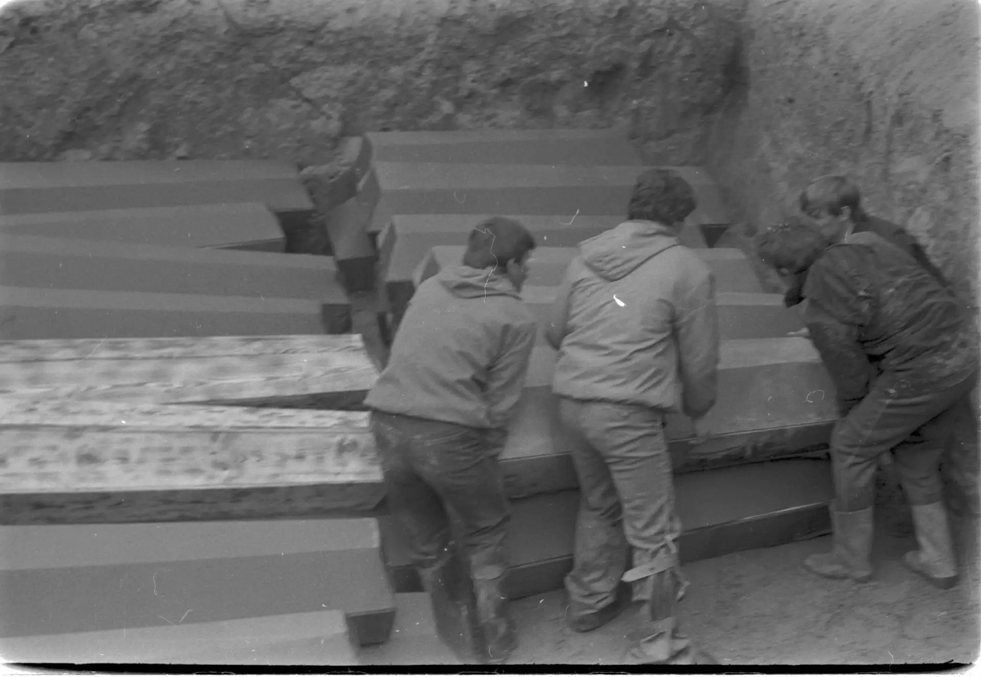 Захоронение 9 мая 1989 года в Мясном Бору.