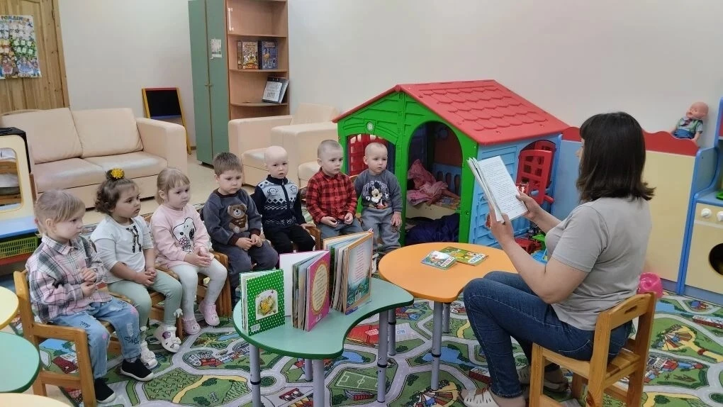 В младшей группе"Звёздочки" прошёл удивительный день -День сказок. Сказки любят все: и ...