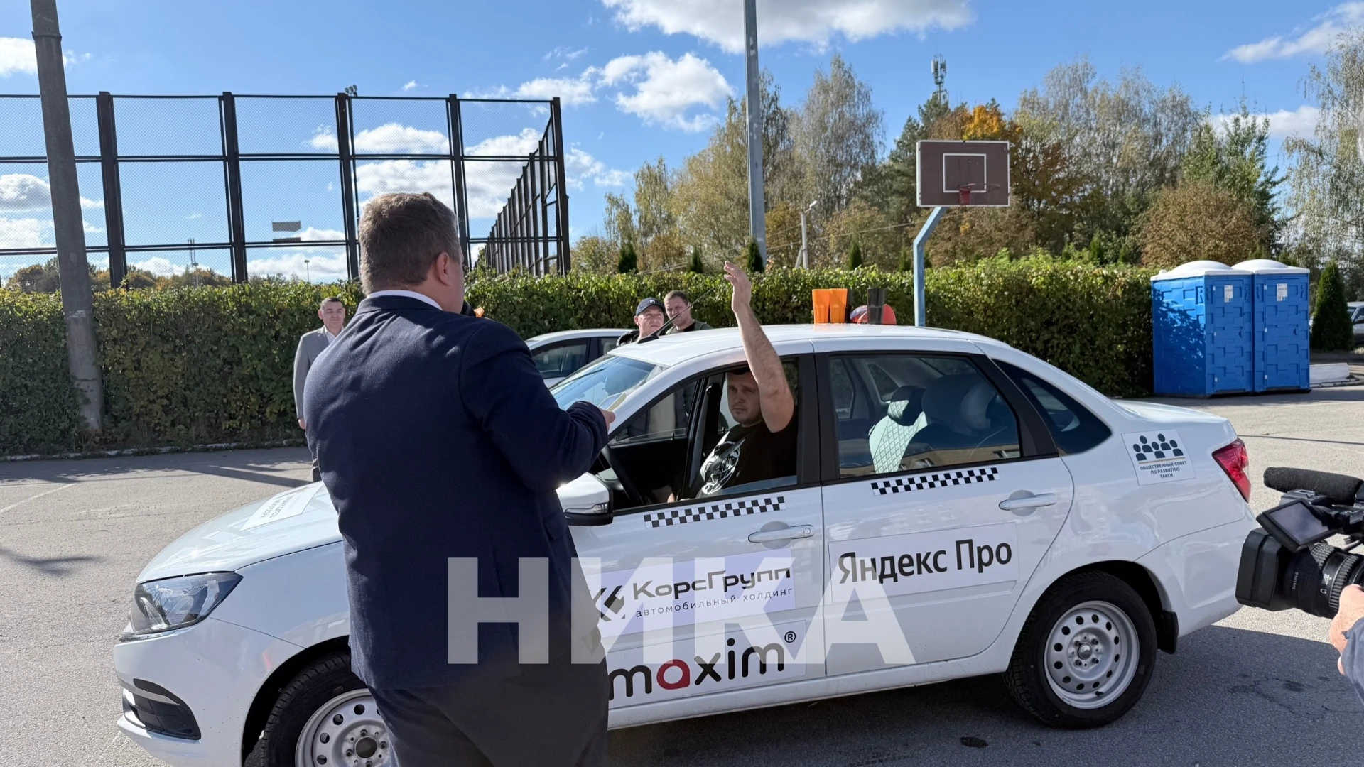 🚕  Калужские таксисты ездят на крыше с 5 стаканами воды