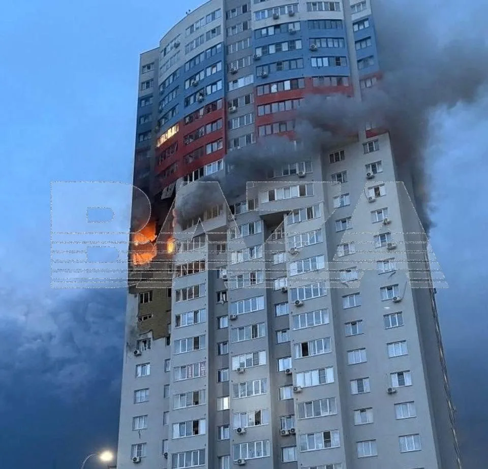 ⚡️Три человека погибли и ещё 12 пострадали после атаки БПЛА в Рязани, сообщил губернато...