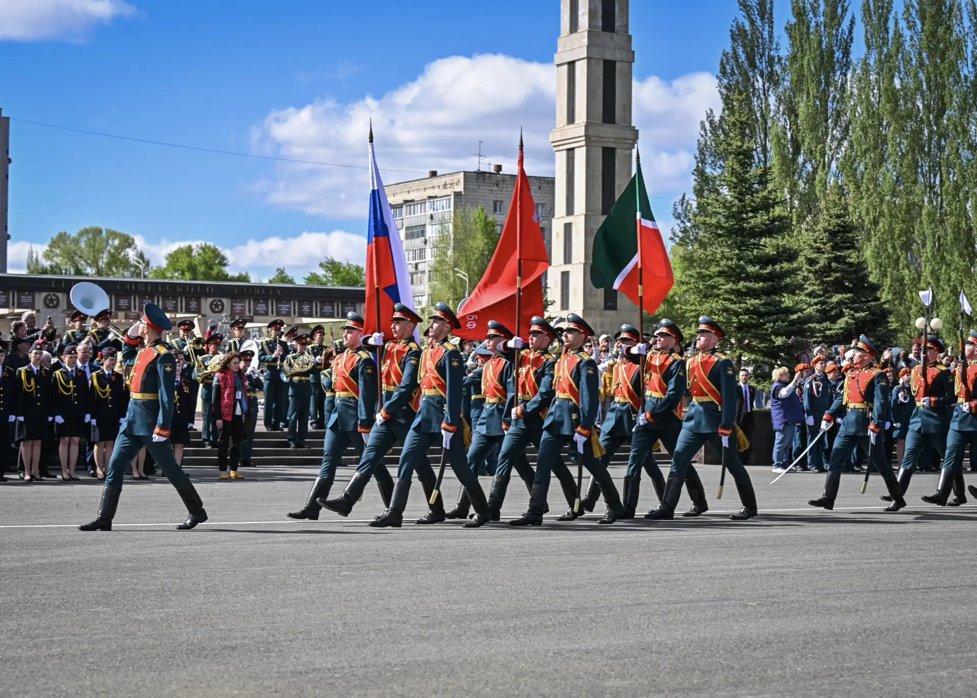 ⚓️ Курсанты ИМРФ совместно с раисом Республики Татарстан Рустамом Миннихановым и властями города при
