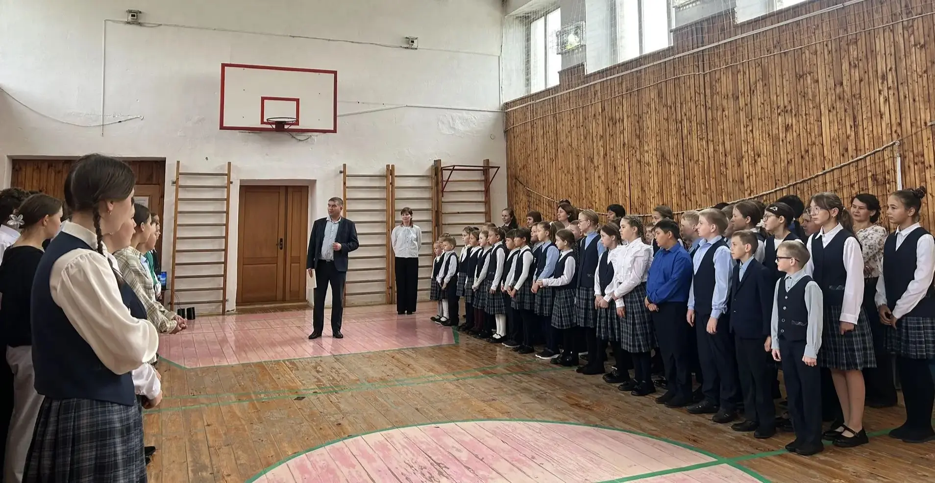 Еженедельная общешкольная линейка