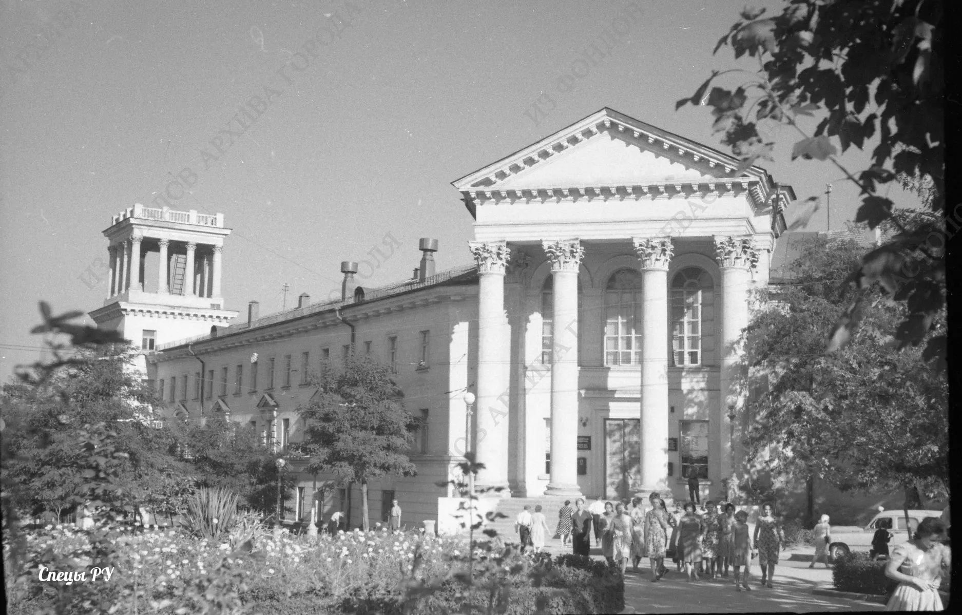 Поликлиника 1-й городской больницы им. Н.И. Пирогова. Севастополь. 1961 г. Фото П.Л. Блаженко. Из фо