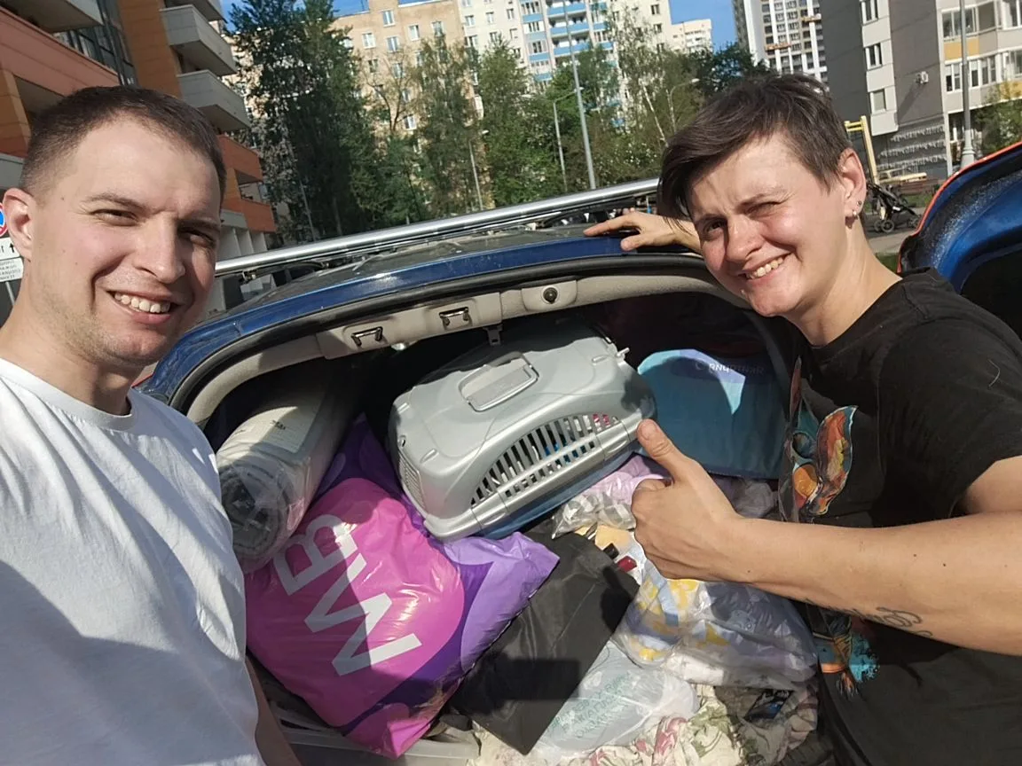 Вчера Саша Кипер приезжала в Москву забрать все то, что здесь собралось. У меня на медо...