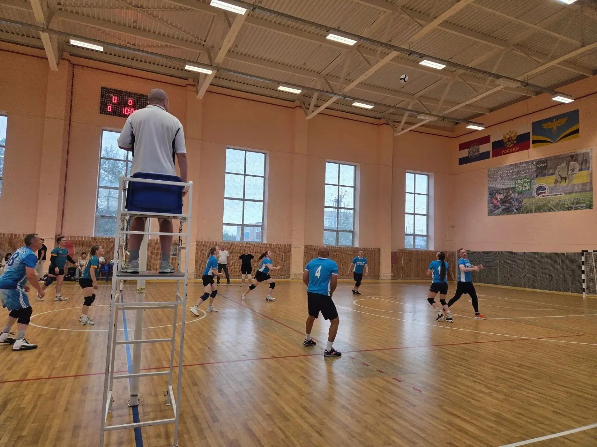 «Высший класс!» — это про вас, наши дорогие родители! 🏐👏18 июня в спорткомплексе «Молодёжный» наша