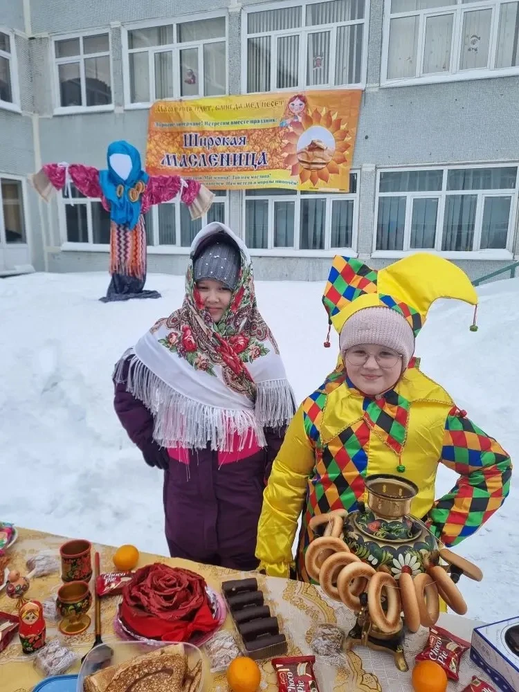 21 февраля в Кадетской школе прошёл День народных промыслов и традиций 🇷🇺  В обоих корпусах школы ре