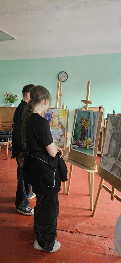 🎨 В стенах Днепрорудненской Детской школы искусств прошла увлекательная выставка