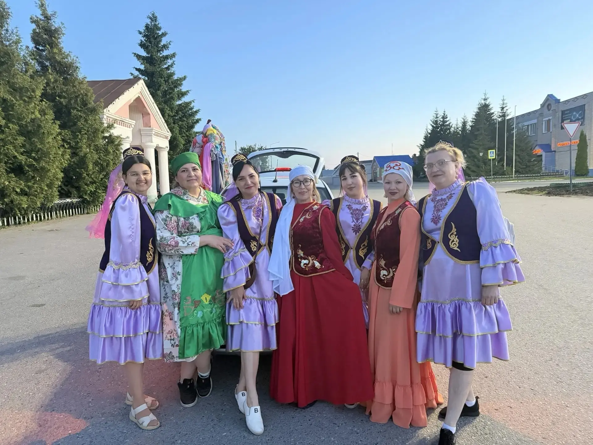 В преддверии Сабантуя творческая команда районной культуры отдала дань уважения татарск...