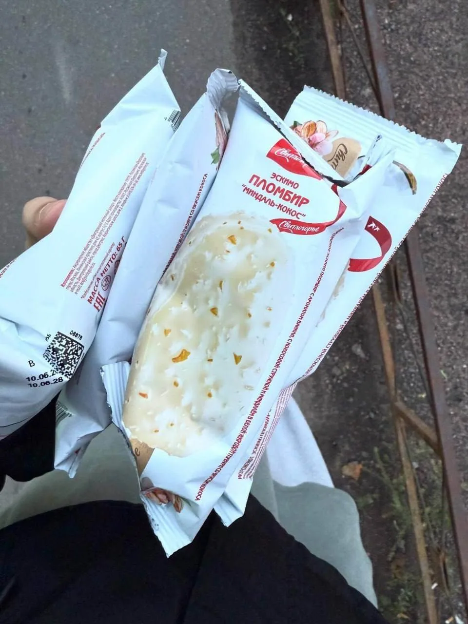 🍨 Мороженое со вкусом Raffaello появилось в магазинах Москвы. Десерт стоит 59 рублей.