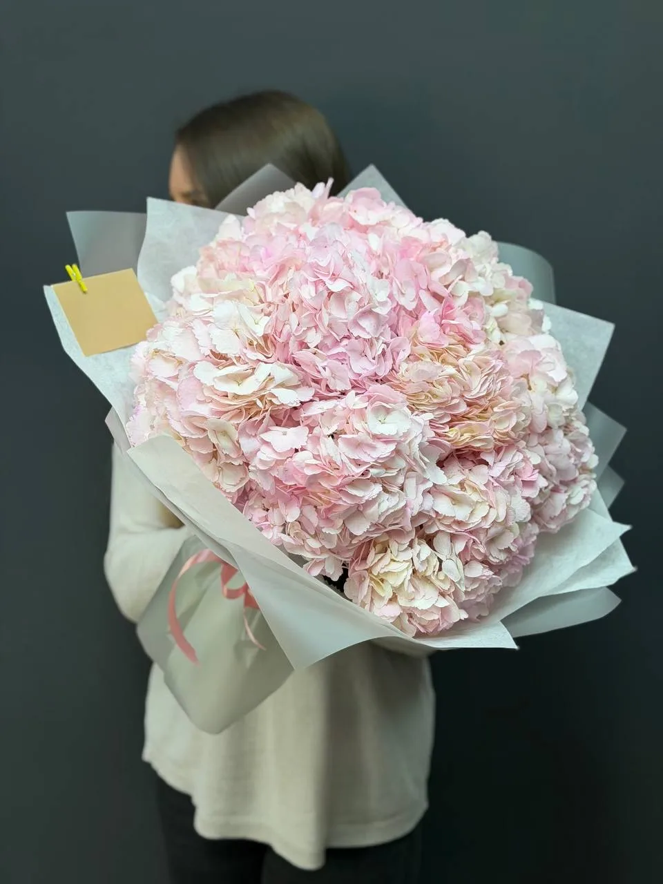 Объемное зефирное облако из розовых гортензий 🌸😍
9 шт