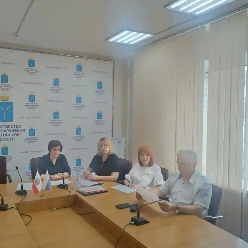 Земский врач/Земский фельдшер: Специалисты едут работать в районы Саратовской области
 
 
Под предсе