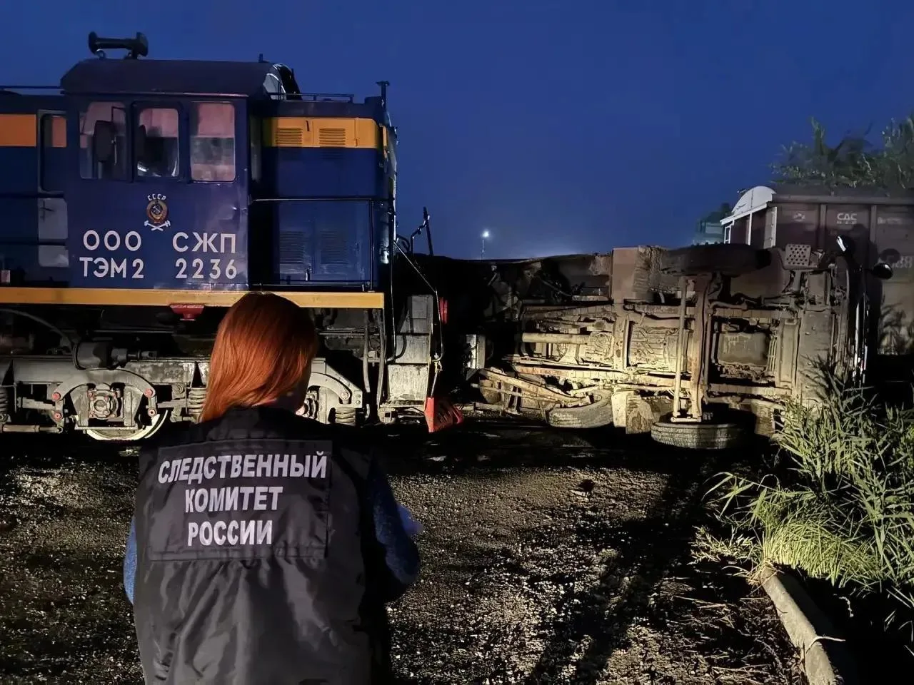 Вечером 30 сентября в Саратове самосвал столкнулся с маневровым тепловозом на железнодо...