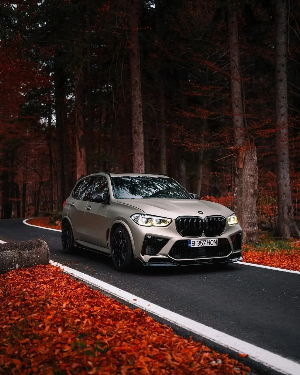 BMW X5m автомобиль сочетает в себе традиции и инновации предлагая непревзойденный опыт ...