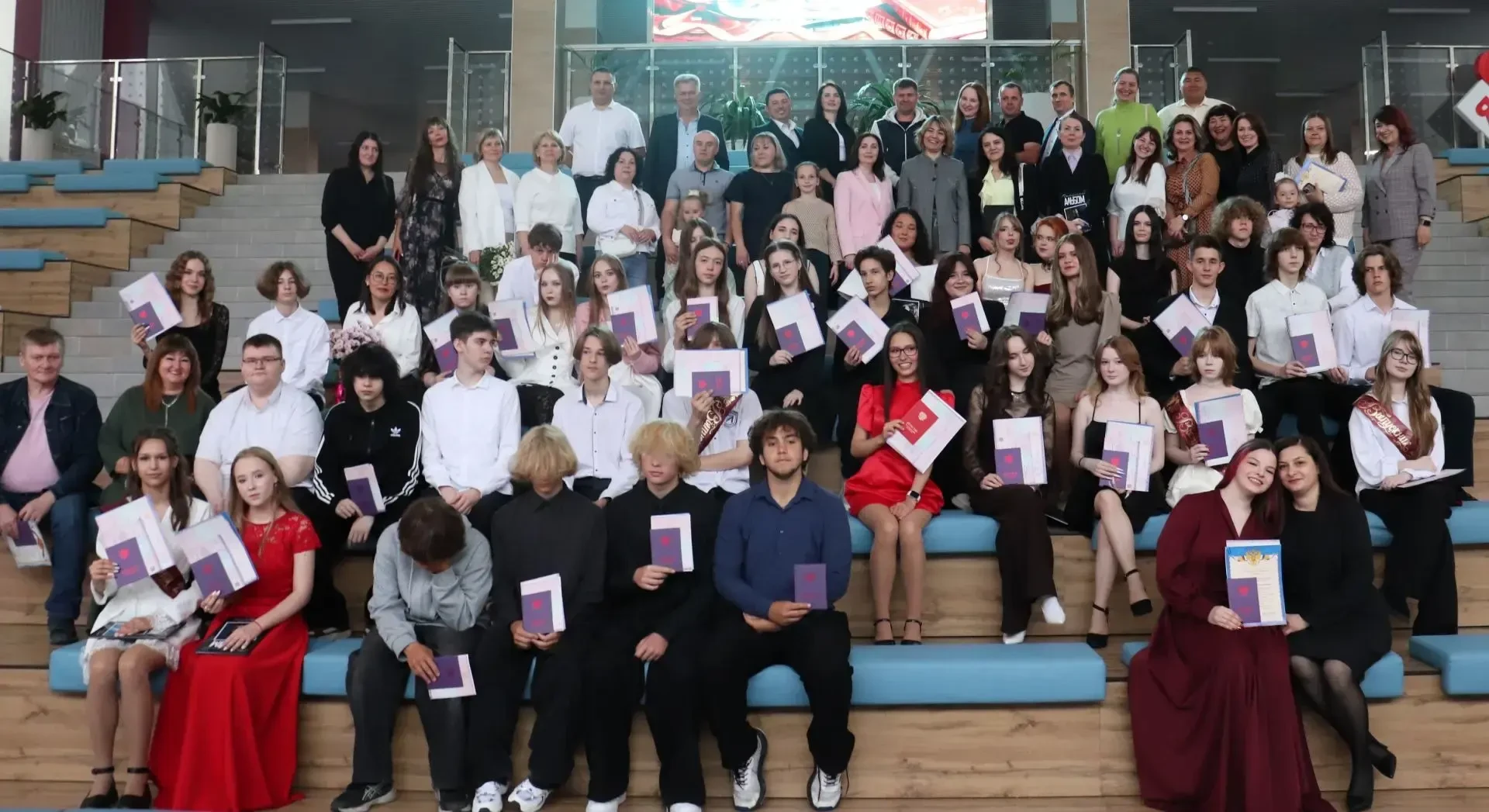 🕊️Мир - огромная школа, события каждого дня — это новые и новые уроки, которые мы берем с собой в д