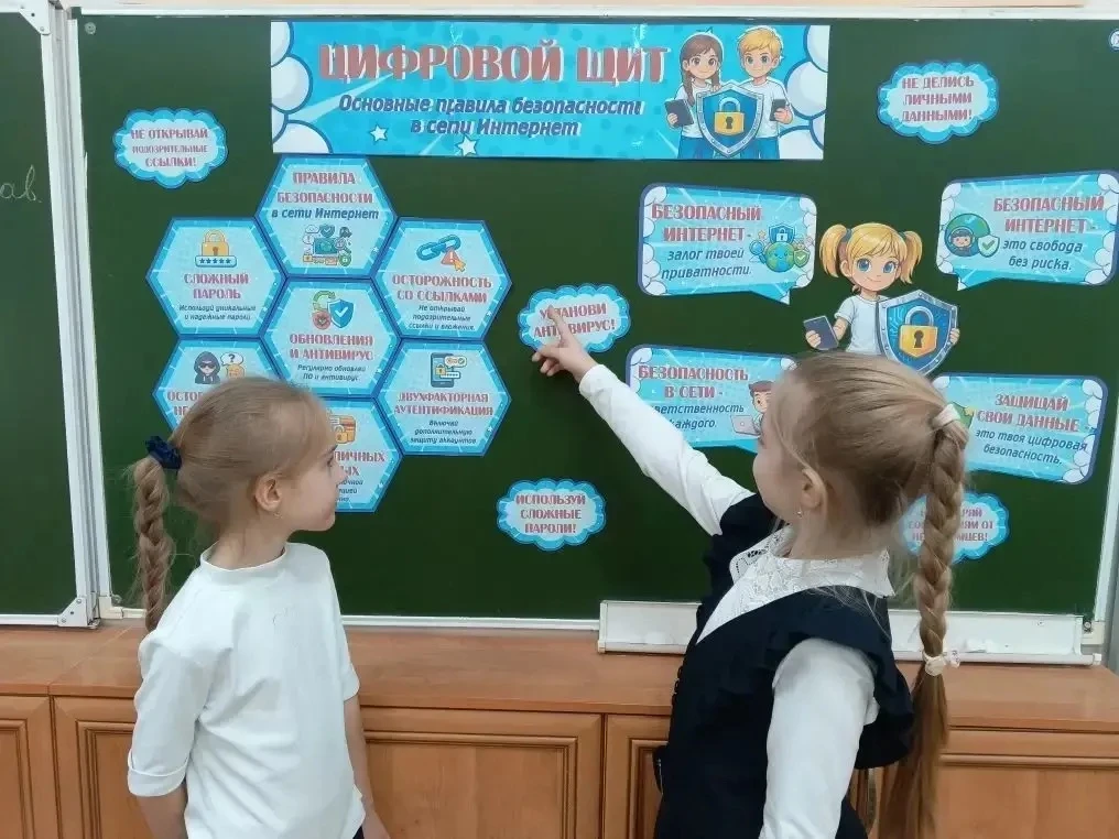 ☀️Соблюдая замечательную традицию, наша учебная неделя началась с поднятия флага !   📚Сразу после це