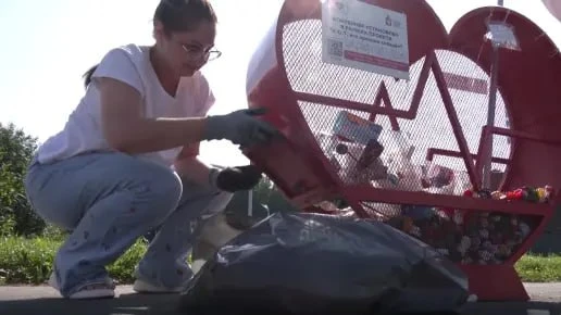 🧐 Кто и зачем контейнеры, куда люди скидывают крышки, засоряет мусором.

В Первоуральске в обществе