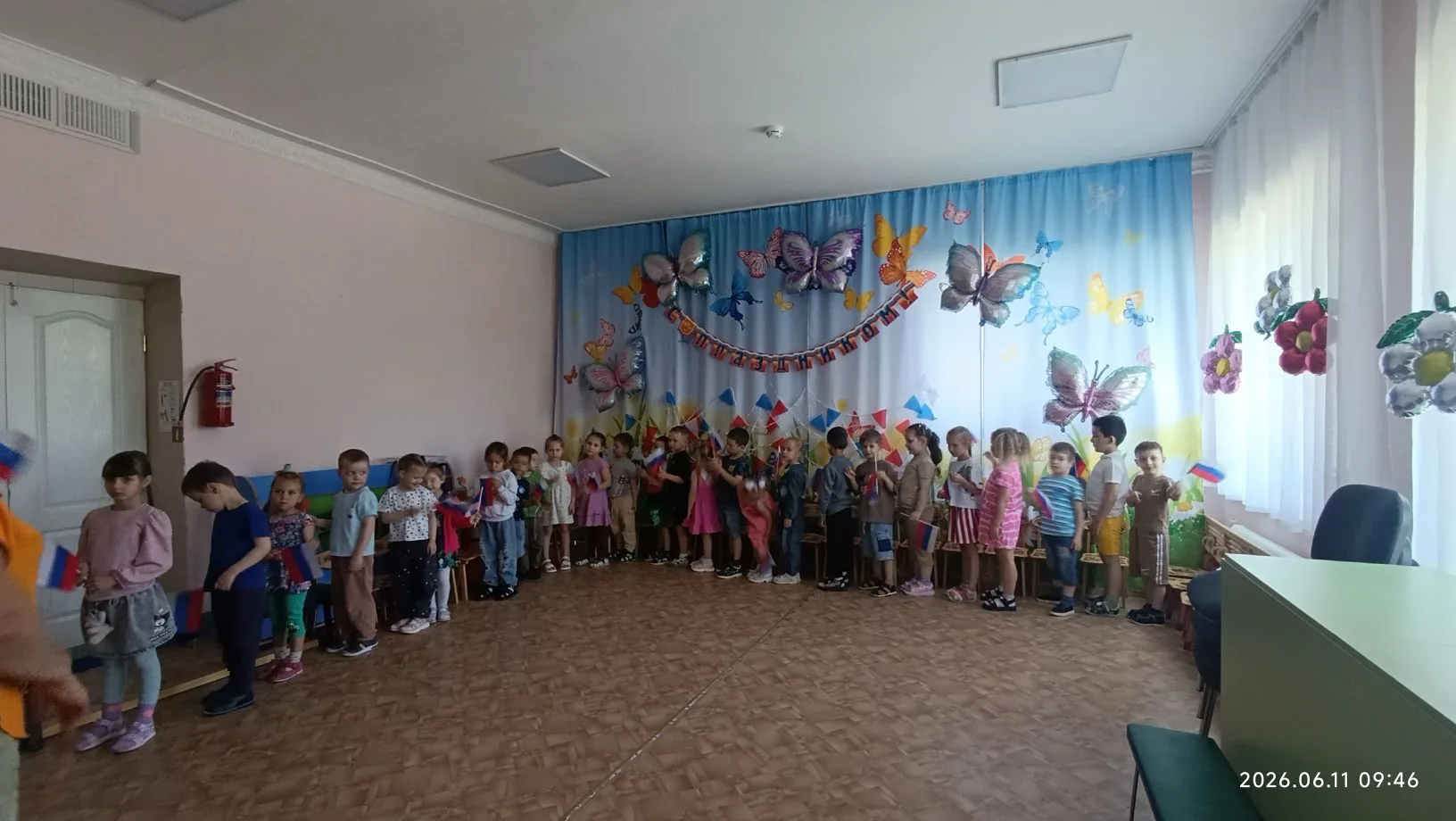 Сегодня в нашем детском саду прошёл тематический день, посвящённый главному государственному праздни