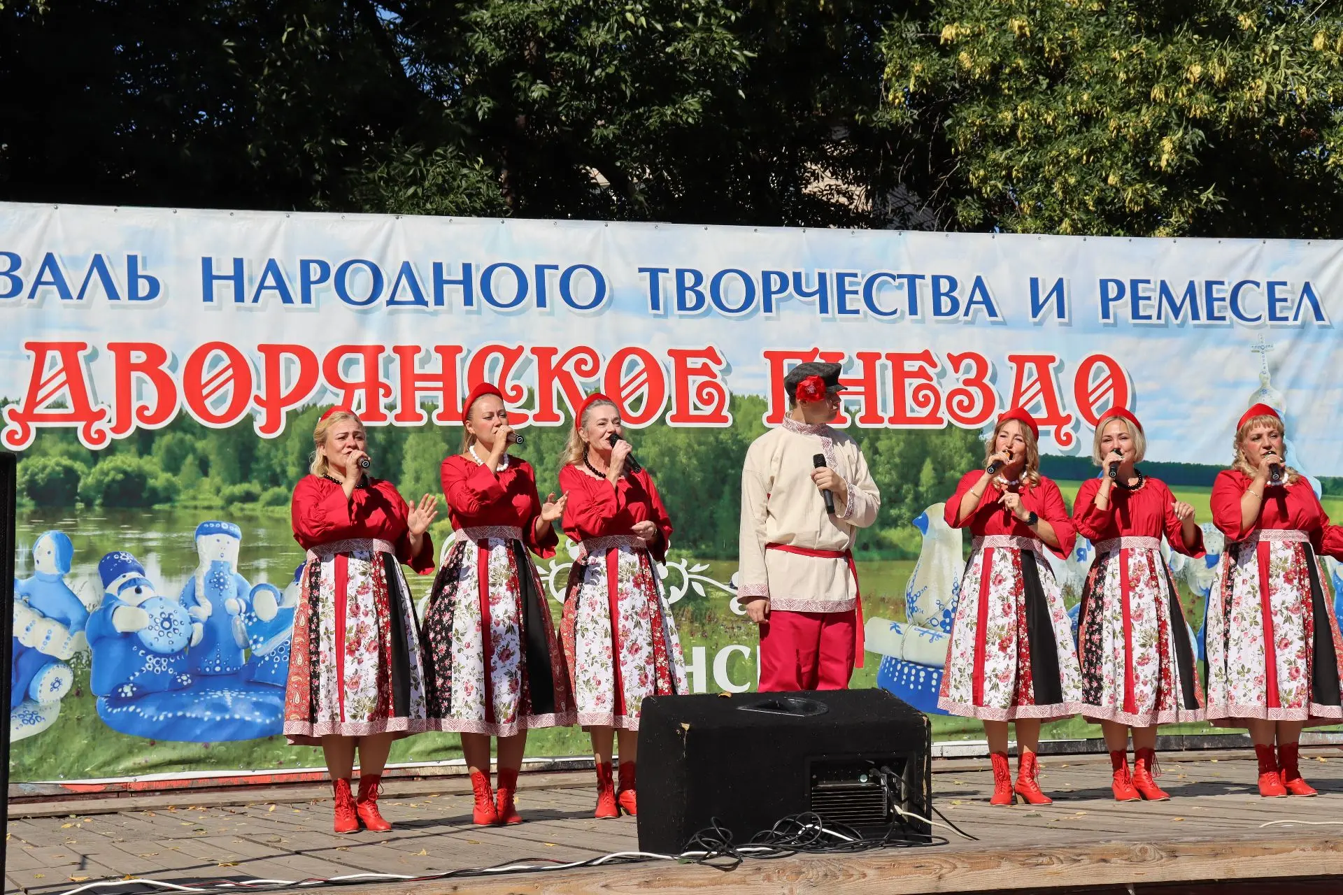 В Яранске прошёл межрегиональный фестиваль народного творчества и ремесла «Дворянское г...