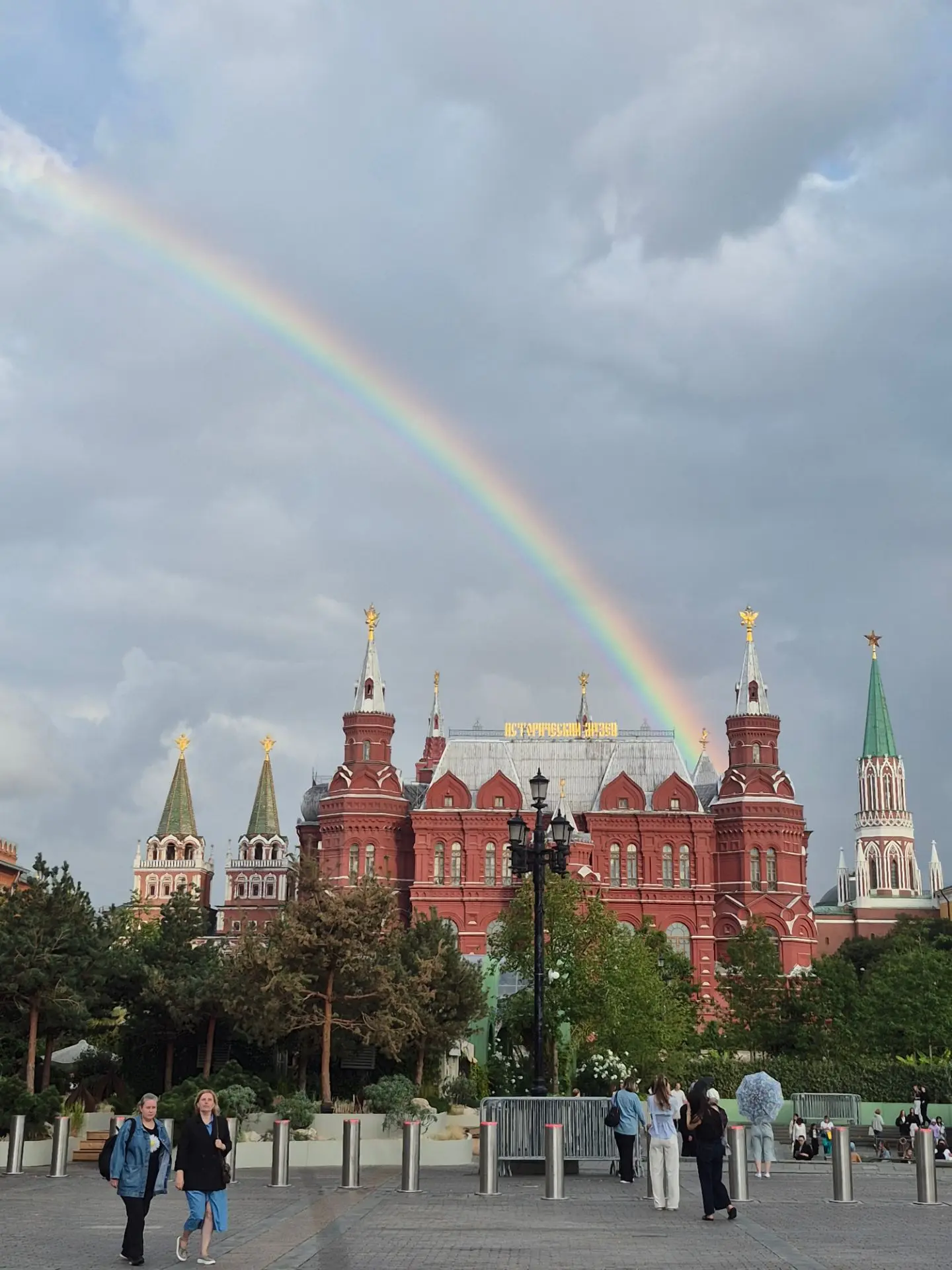 Какая радуга нас сегодня на экскурсии порадовала!