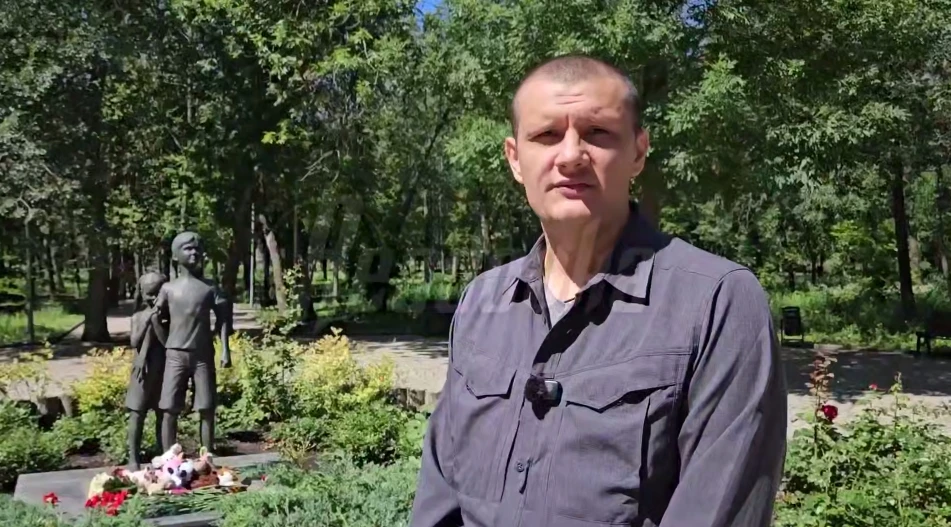 🧸 В Донецке почтили память детей, погибших в конфликте

Жители Донецка принесли цветы и игрушки к м