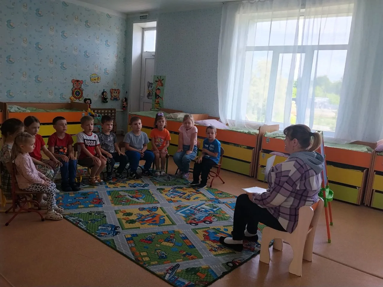 Летом, когда дети много времени проводят на улице, особенно важно соблюдать правила дор...